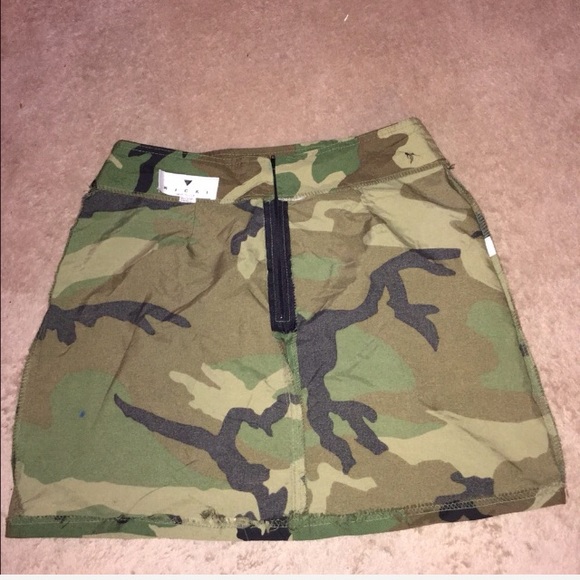 RICKI ARMY PRINT SKIRT💕SIZE S💕 - Picture 2 of 2